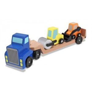semi-remorque et ses deux véhicules de chantier en bois